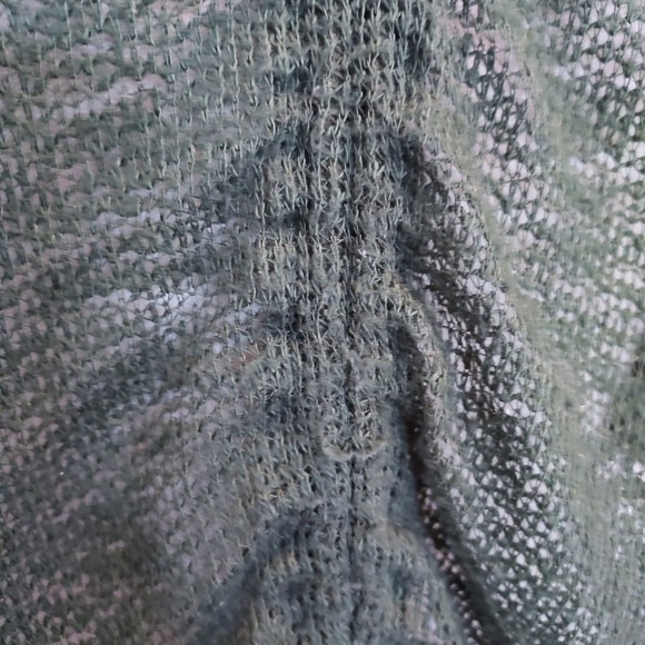 ⭐️5/$20 Tiny Willow Green Open Knit Top Size M - Picture 6 of 11
